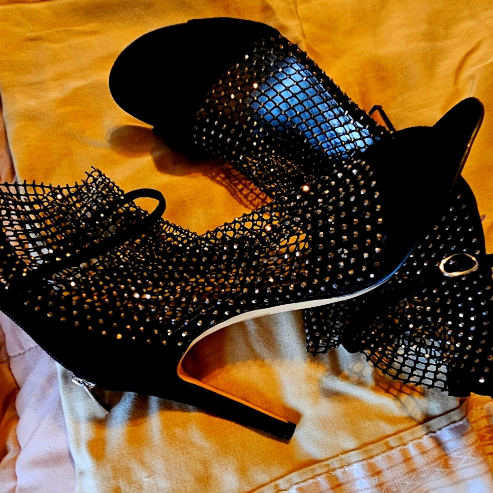 ‼️SOLD‼️Nine West BEAUTIFUL black mesh heels
